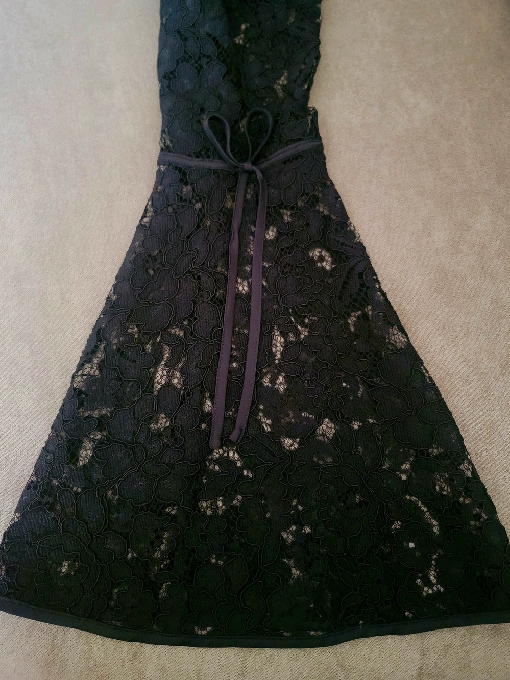 EXPRESS Black Lace Open Back Bell Sleeve Cocktail Dress - Size 8 - Picture 5 of 7
